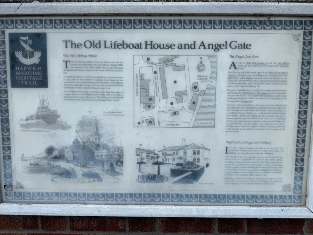 Lot: 41 - THREE-BEDROOM END-TERRACE COTTAGE FOR IMPROVEMENT - Local history of area